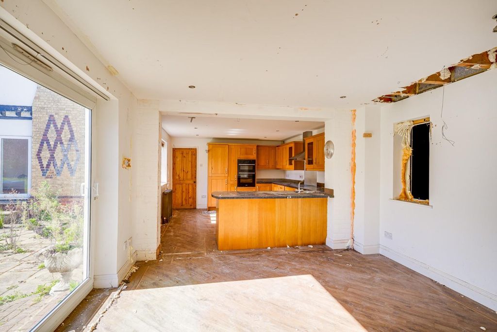 Property photo 3 of 30