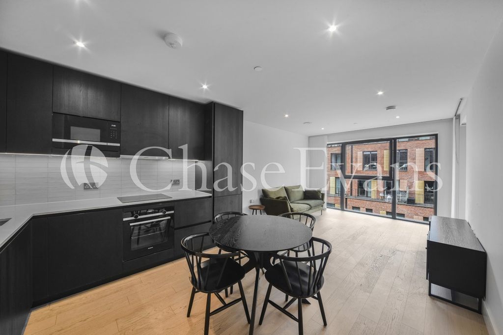 Property photo 1 of 11 Living