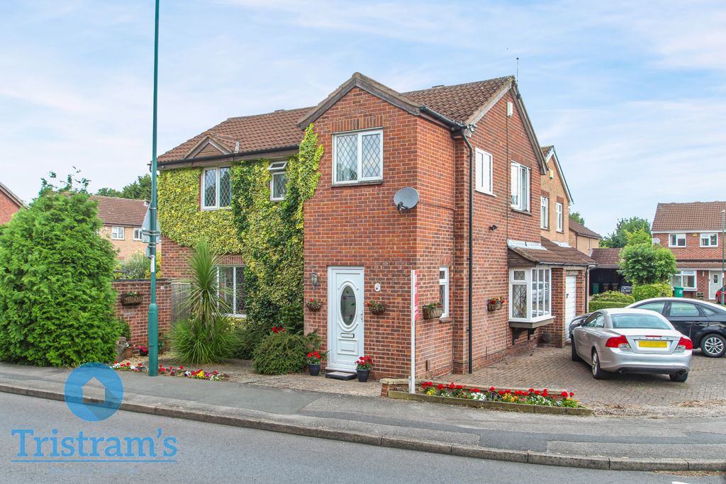 Property photo 1 of 32