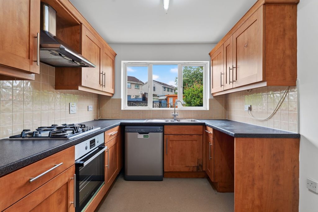 Property photo 2 of 30