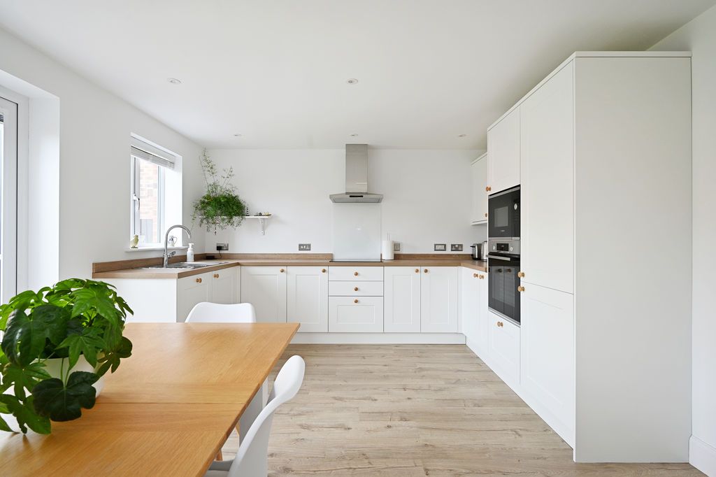 Property photo 3 of 46 Kitchen