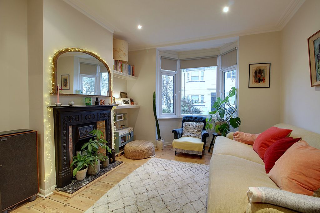 Property photo 2 of 9 Living Room 2