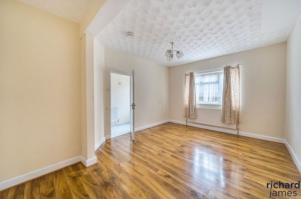 Property photo 3 of 19 Ba8551d979604F22Adc0Fe8399Dd350F