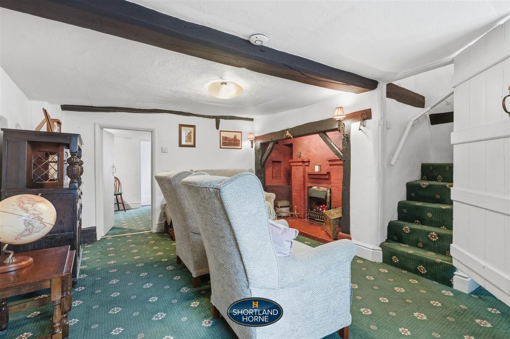 Property photo 3 of 35 Lounge