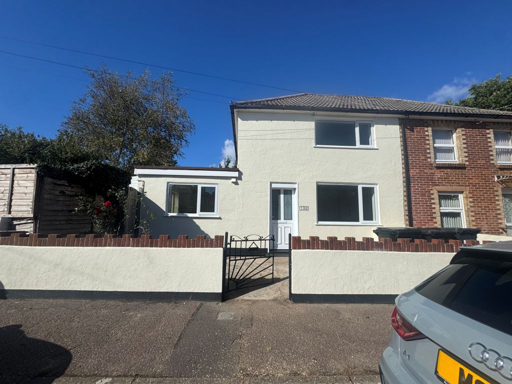 Property photo 1 of 15 4 Bed Semi-Detached House To Rent Stourvale Road, Bournemouth Bh6