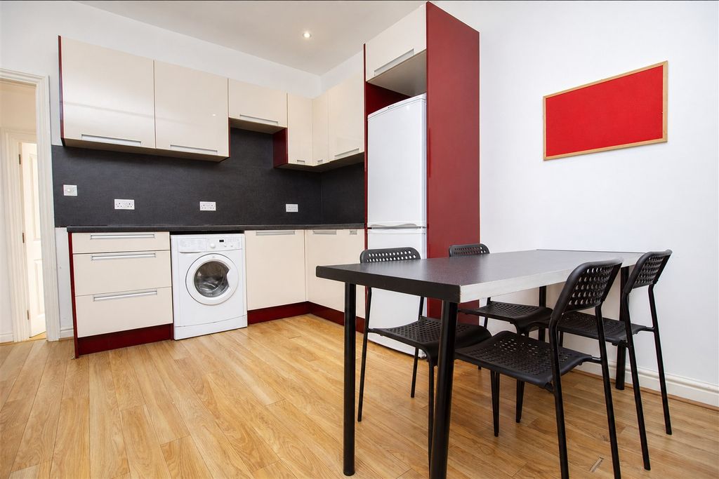 Property photo 3 of 10 Approach