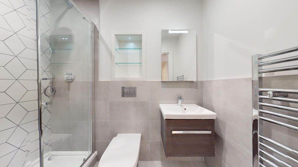 Property photo 3 of 16 Bathroom