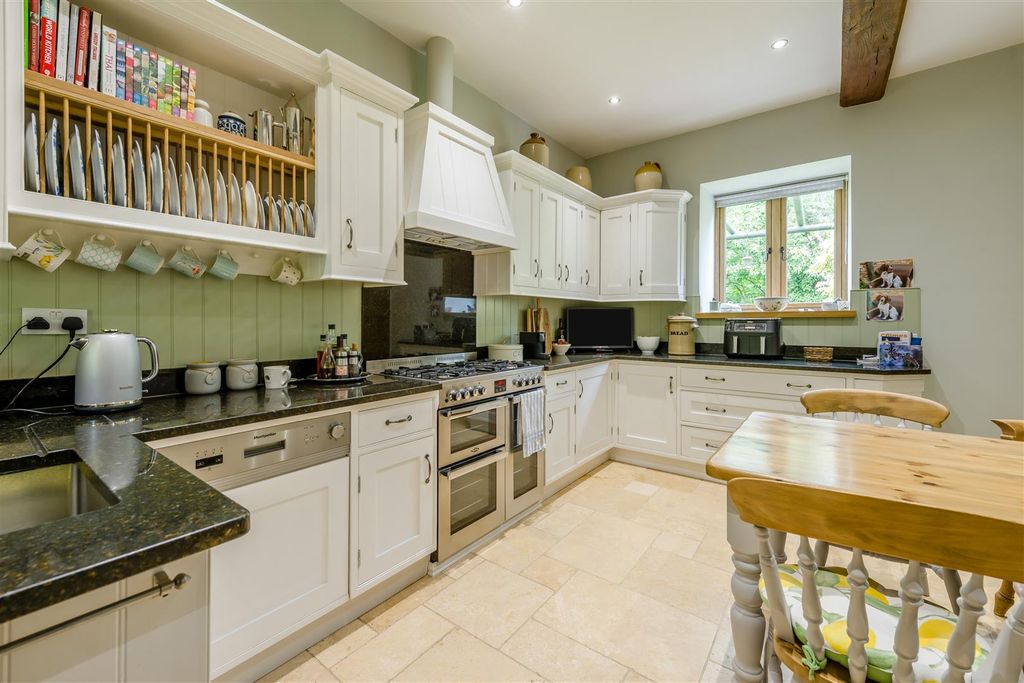 Property photo 2 of 37