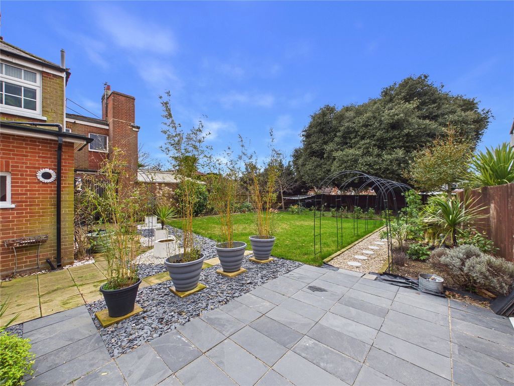 Property photo 2 of 30 Picture No. 16