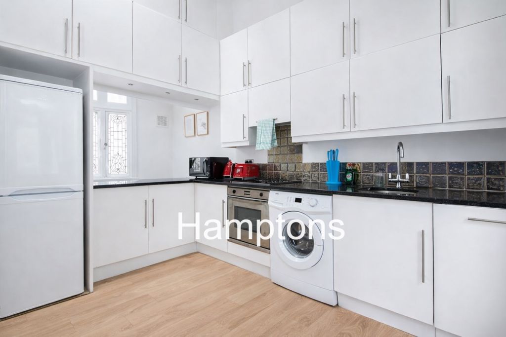 Property photo 2 of 7 Kitchen