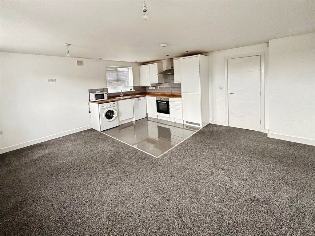Property photo 2 of 9 Living/Kitchen