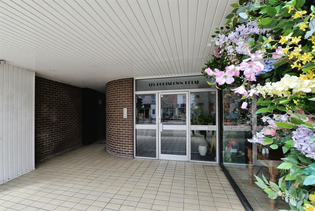 Property photo 2 of 14 Entrance To Building.Jpg