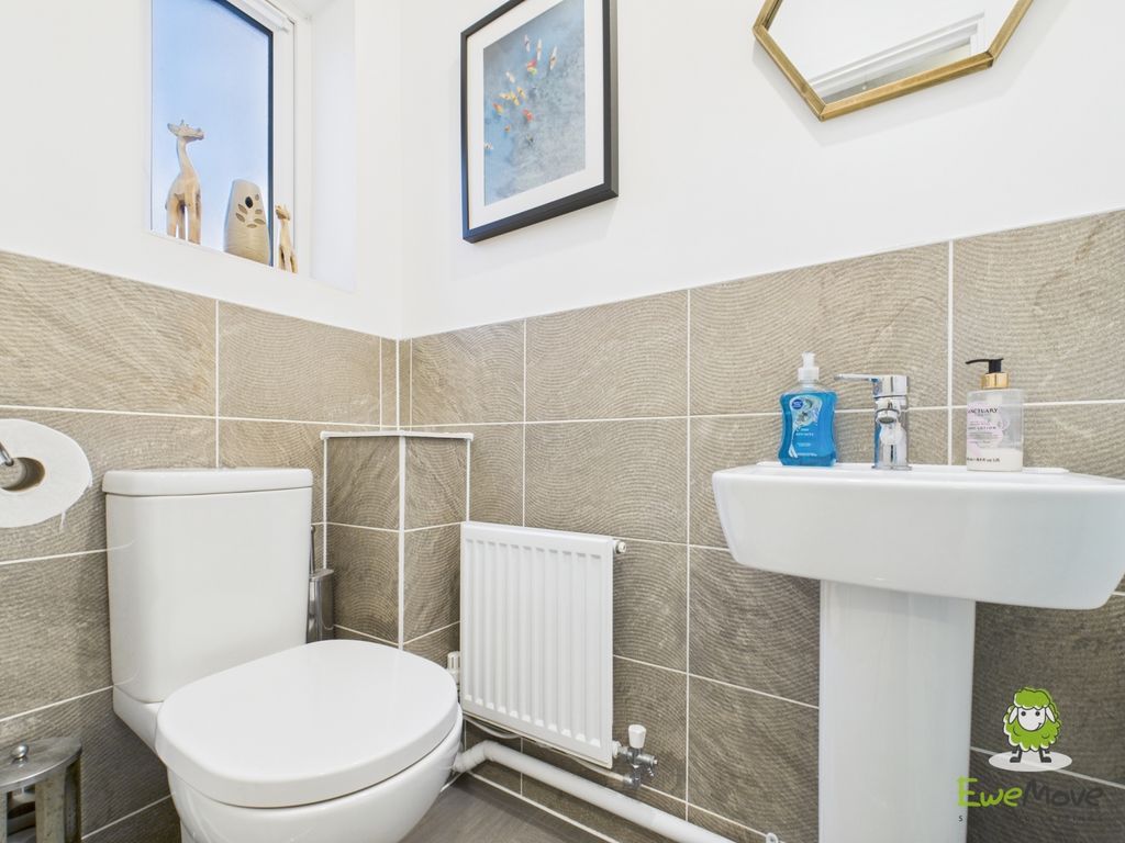 Property photo 3 of 16 Ewemove Estate Agents Basingstoke -Bloxham Close -