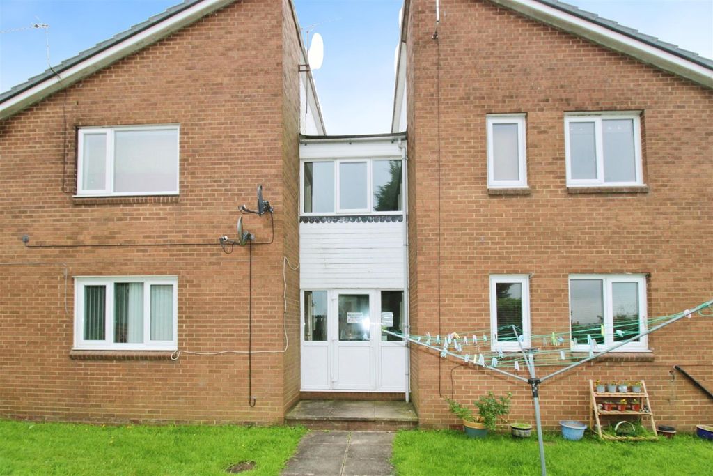 Property photo 1 of 11 External
