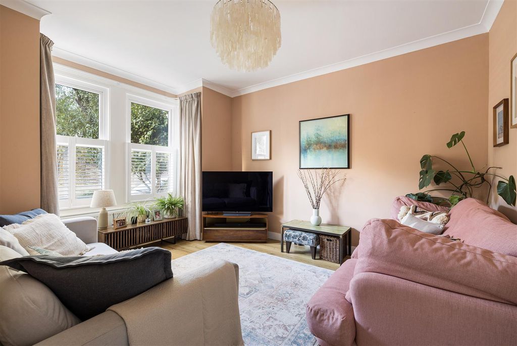 Property photo 2 of 37 Rhodesia Road, E11