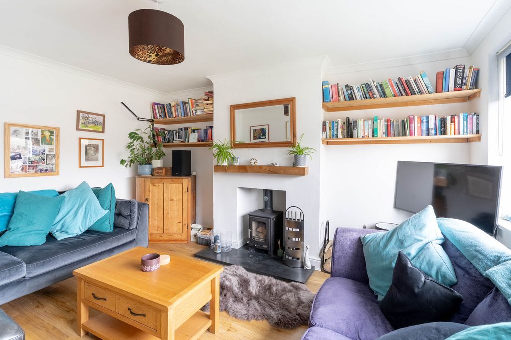 Property photo 2 of 17