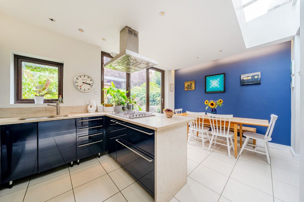 Property photo 3 of 19 Picture No. 15