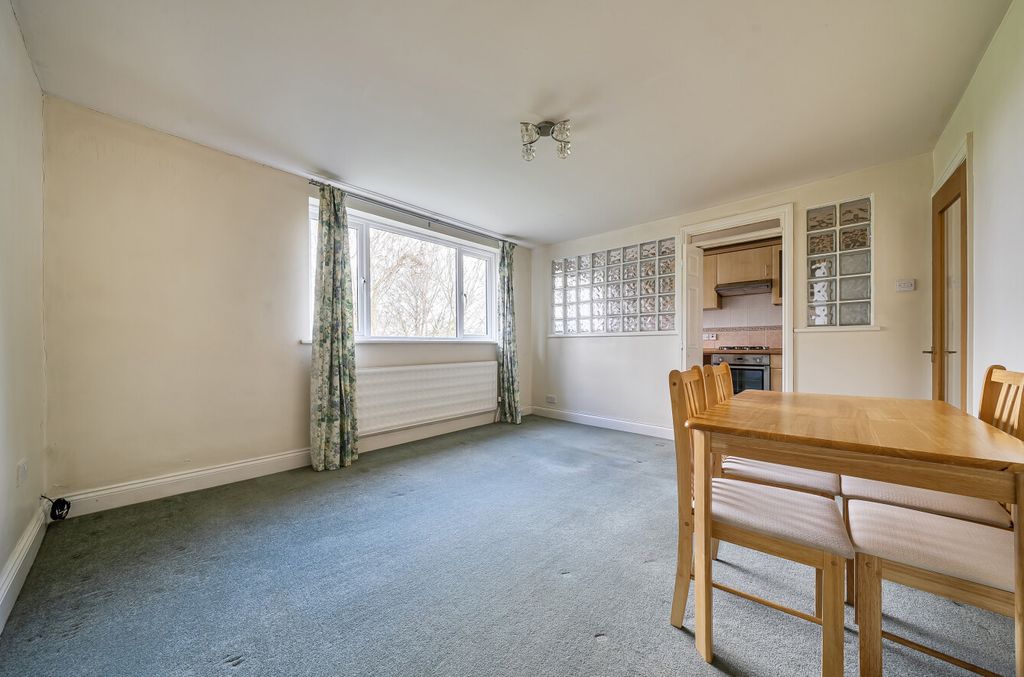 Property photo 2 of 20 1438985-11-69ce32...