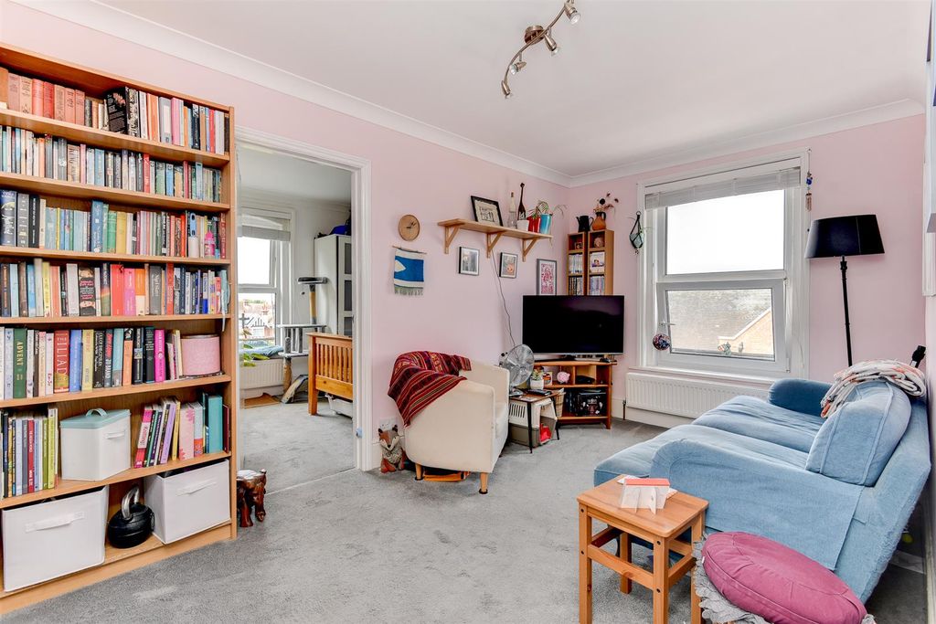 Property photo 3 of 14 17Broadwater-7.Jpg