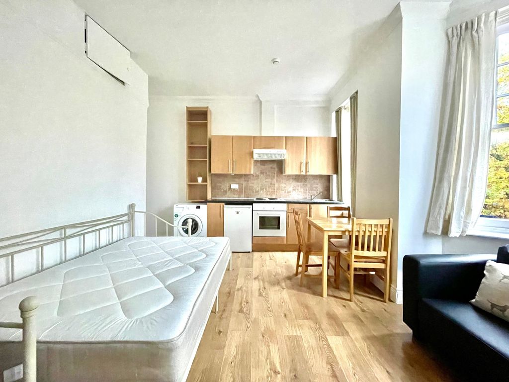 Property photo 3 of 6 Photo 5