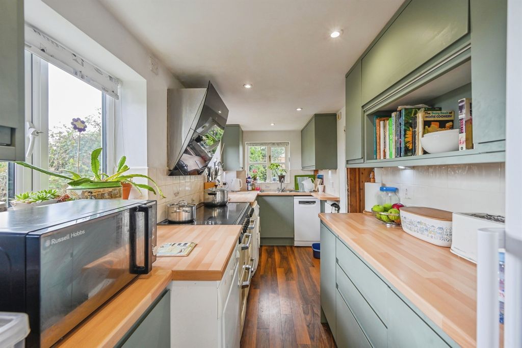 Property photo 3 of 17 Kitchen