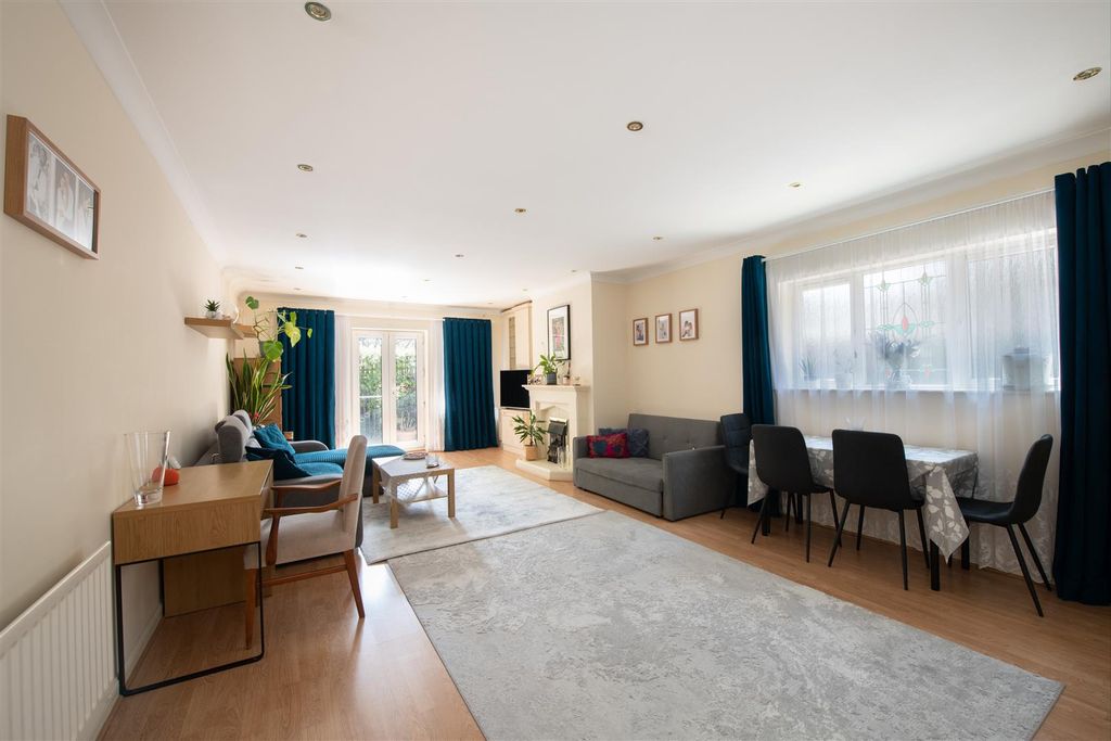Property photo 3 of 19 Lime Tree 1.Jpg