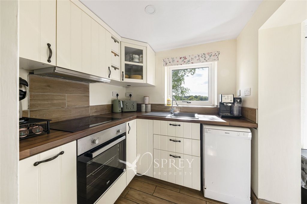 Property photo 3 of 13 Kitchen