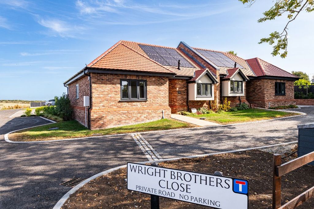 Property photo 2 of 27