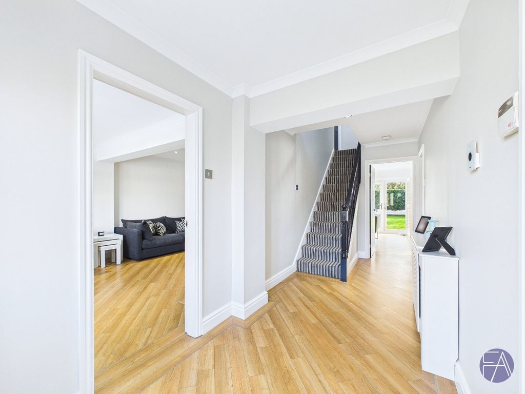 Property photo 2 of 25 4898121