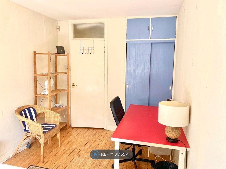 Property photo 2 of 27