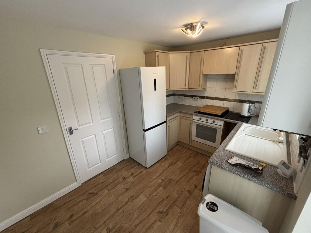Property photo 3 of 9 Kitchen