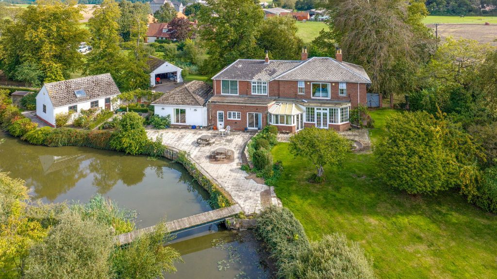 Property photo 2 of 46