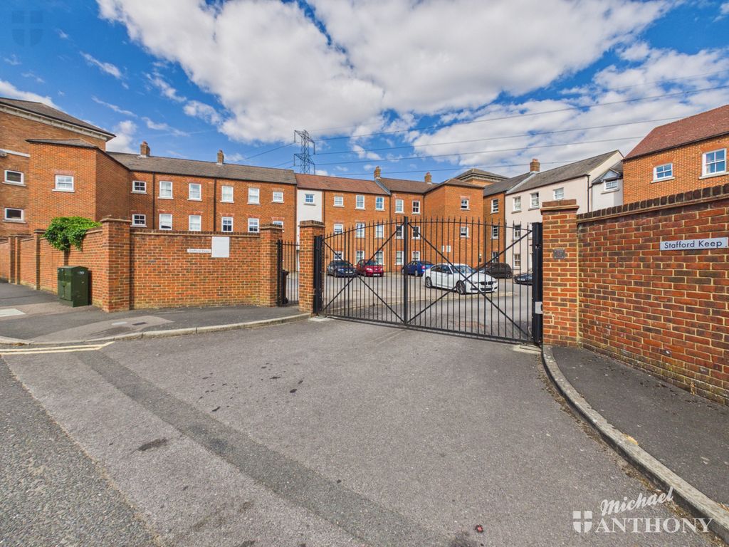 Property photo 1 of 8 Cam03852G0-Pr0753-Still008