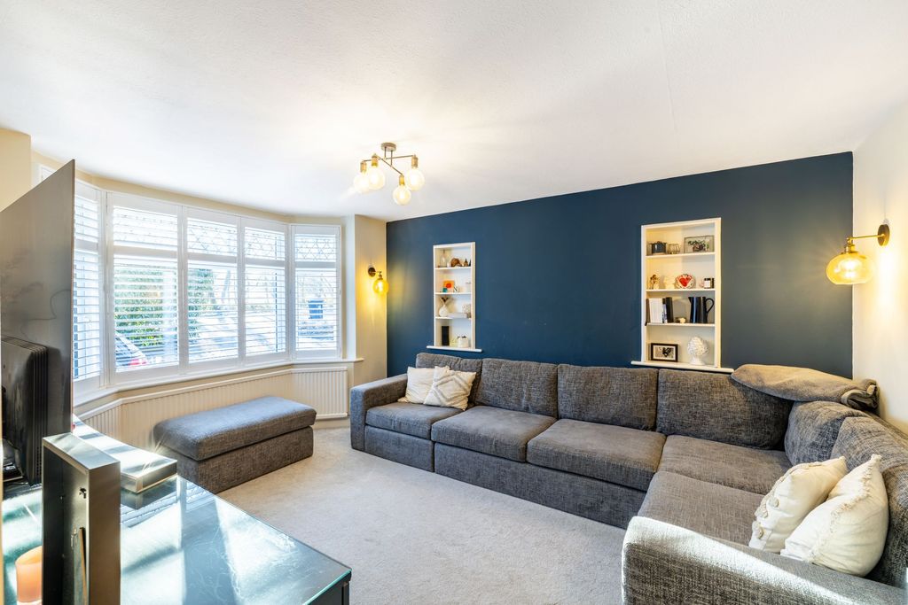 Property photo 2 of 25