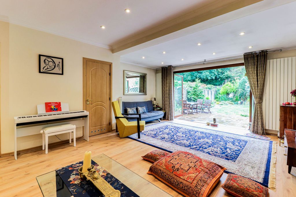 Property photo 1 of 32