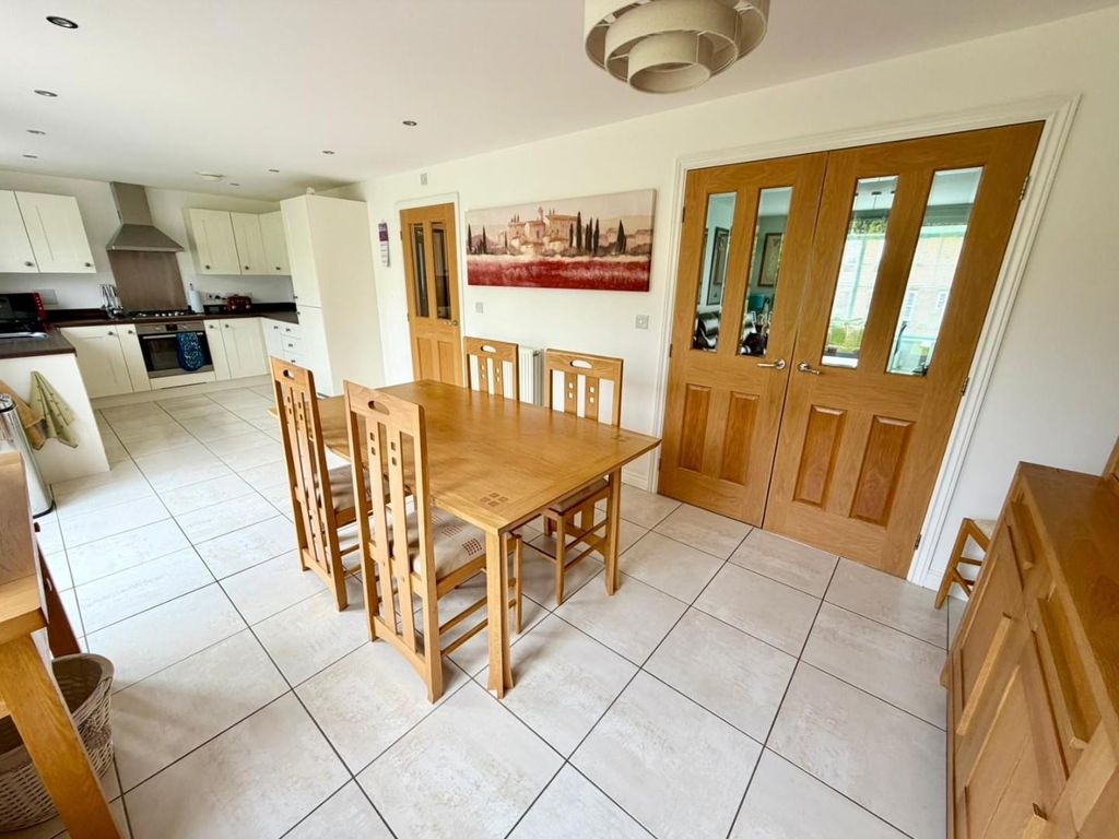 Property photo 3 of 16 Dining Area