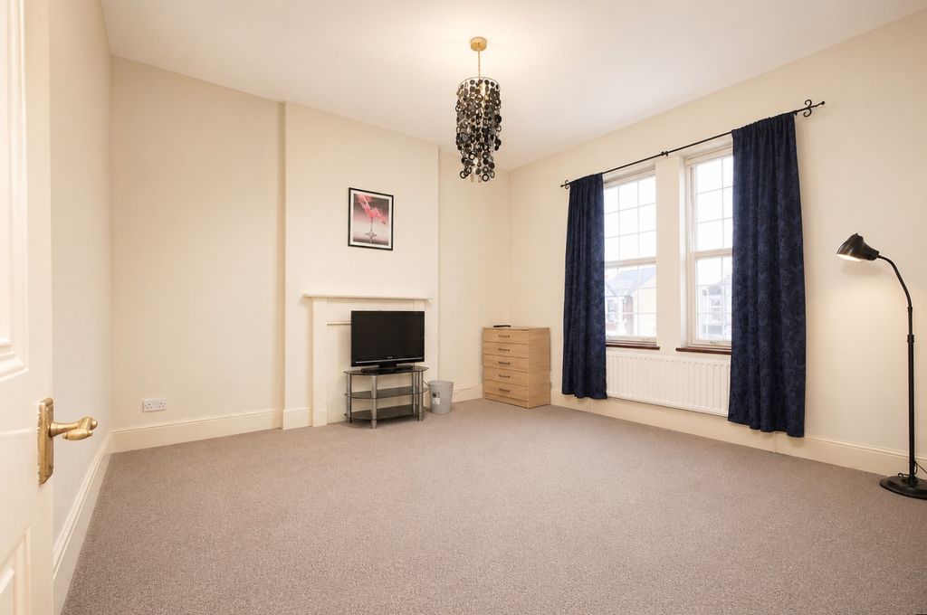 Property photo 2 of 9 3215642