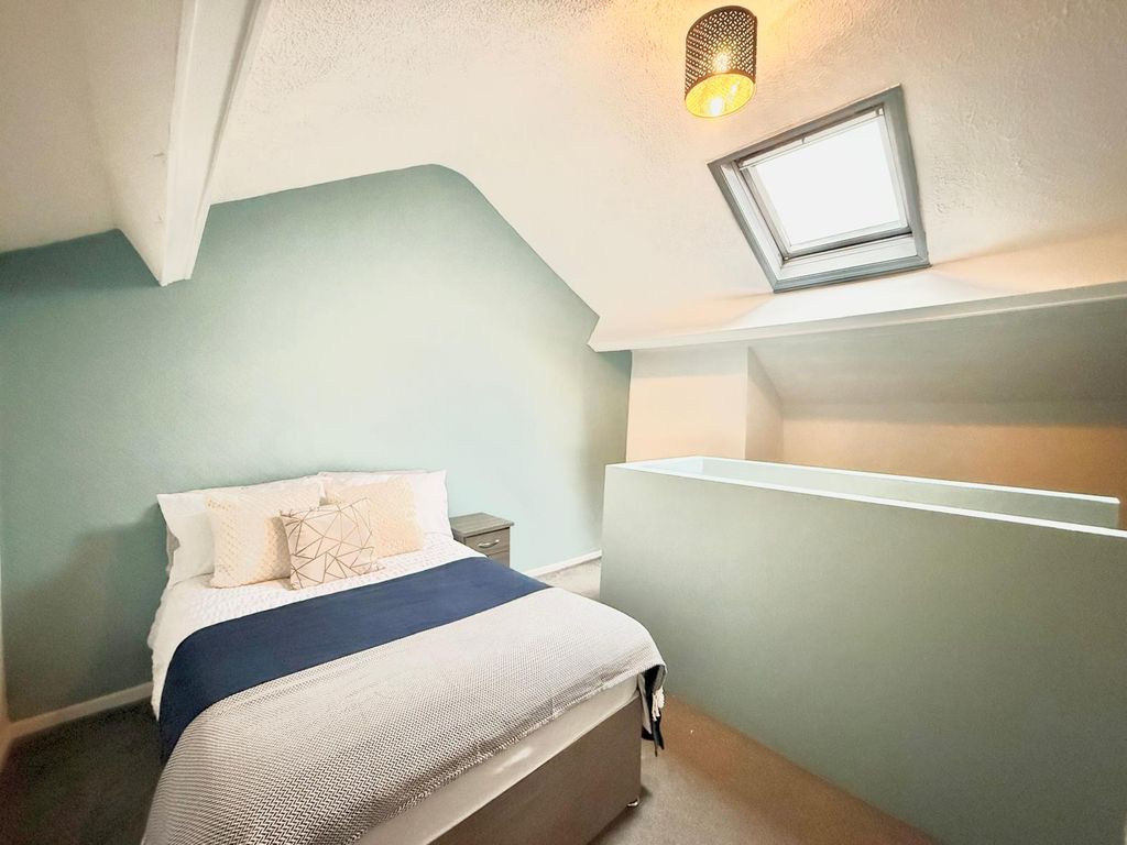 Property photo 1 of 7 5 Bed Shared House - Sheffield Road, Barnsley,S70