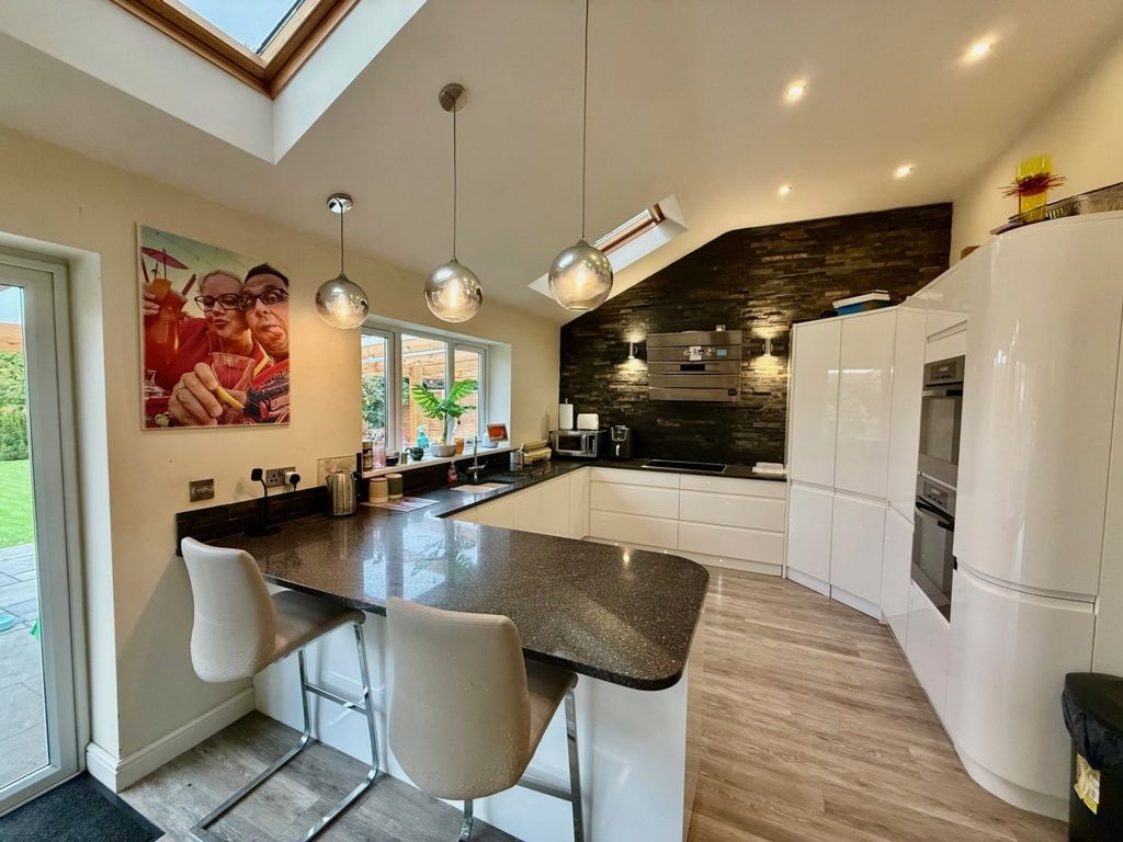 Property photo 3 of 31 Photo 29