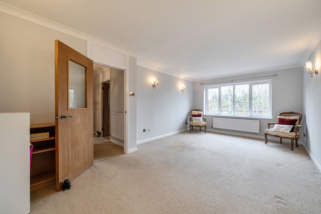 Property photo 2 of 18 1433353-13-69cd12...