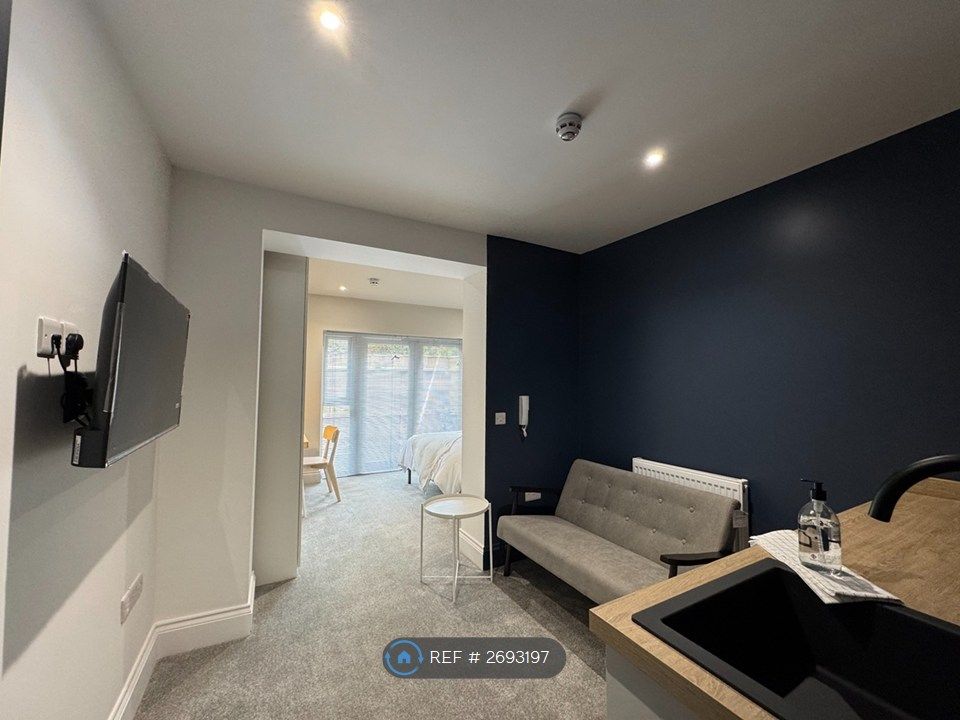 Property photo 1 of 28 R3 Ensuite Kitchenette Private Courtyard- £1025Pcm