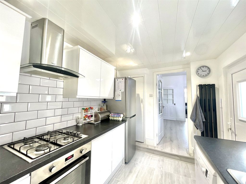 Property photo 3 of 14 Kitchen