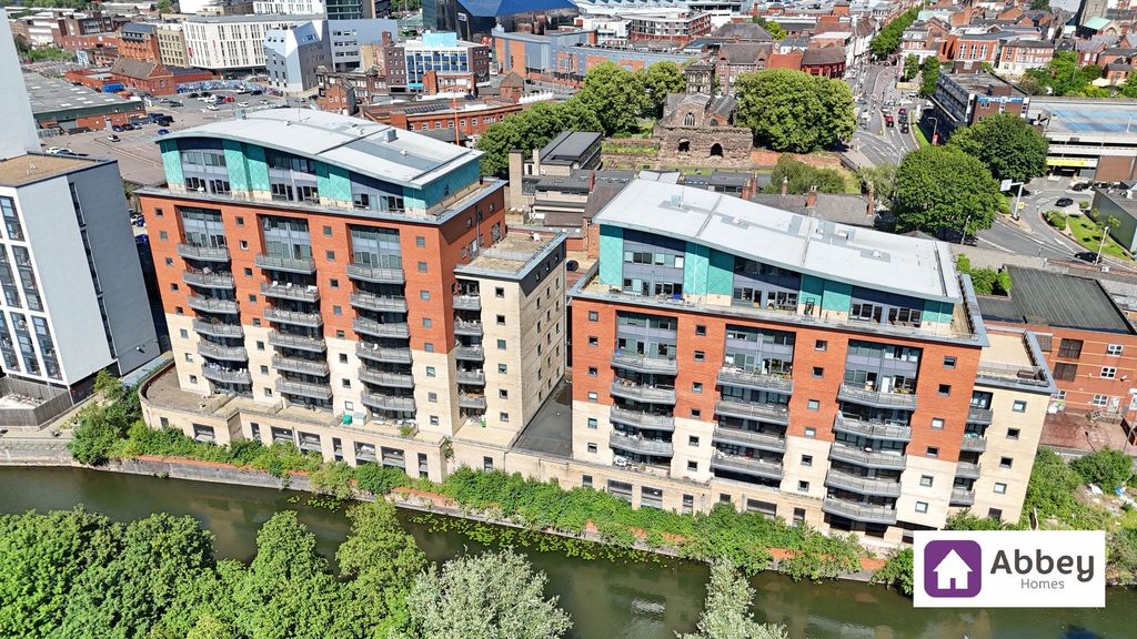 Property photo 2 of 22 Apartment Block