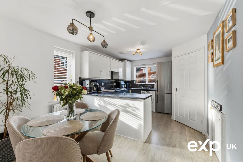 Property photo 2 of 20