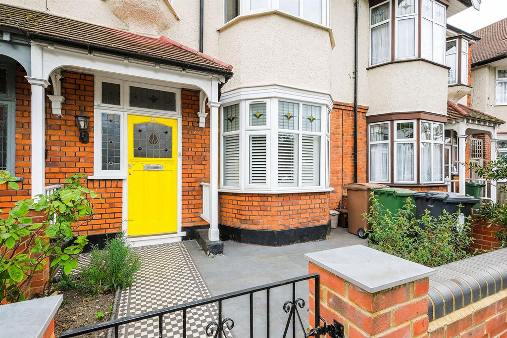 Property photo 2 of 22 19 Crawley Road-37_Web.Jpg