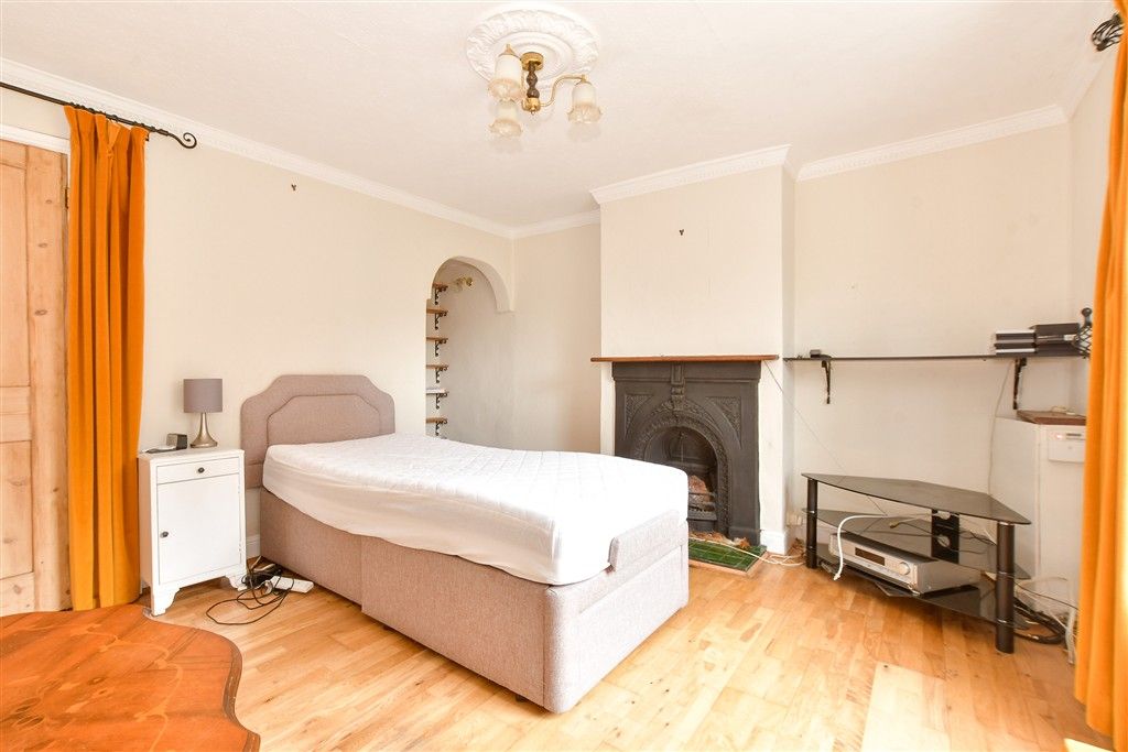 Property photo 1 of 16 Lounge