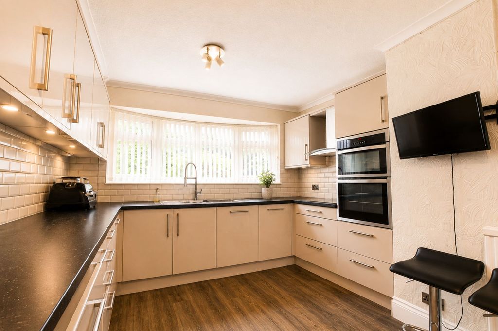 Property photo 3 of 36