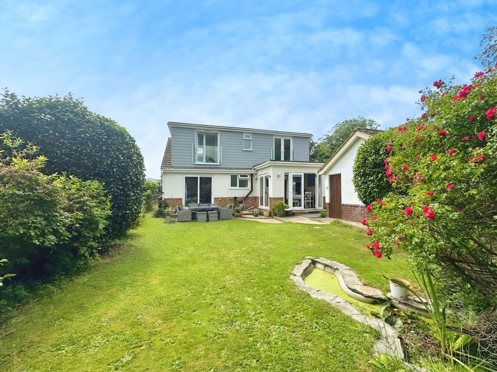 Property photo 2 of 20