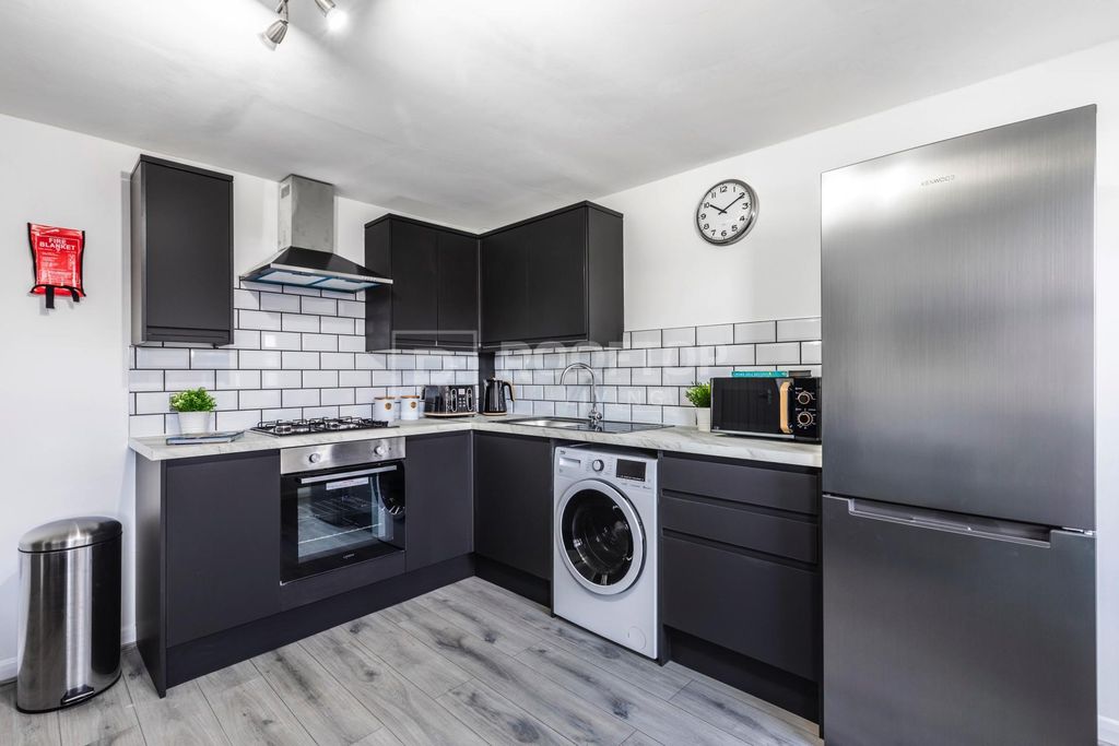 Property photo 3 of 8 Property Photo