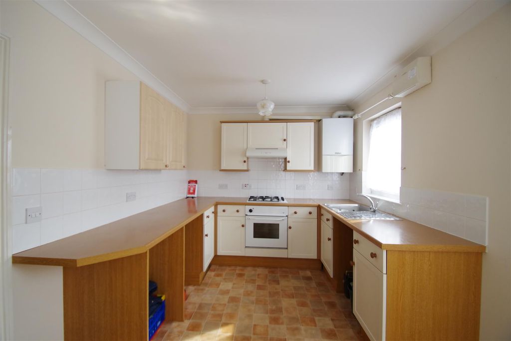 Property photo 2 of 5 Kitchen